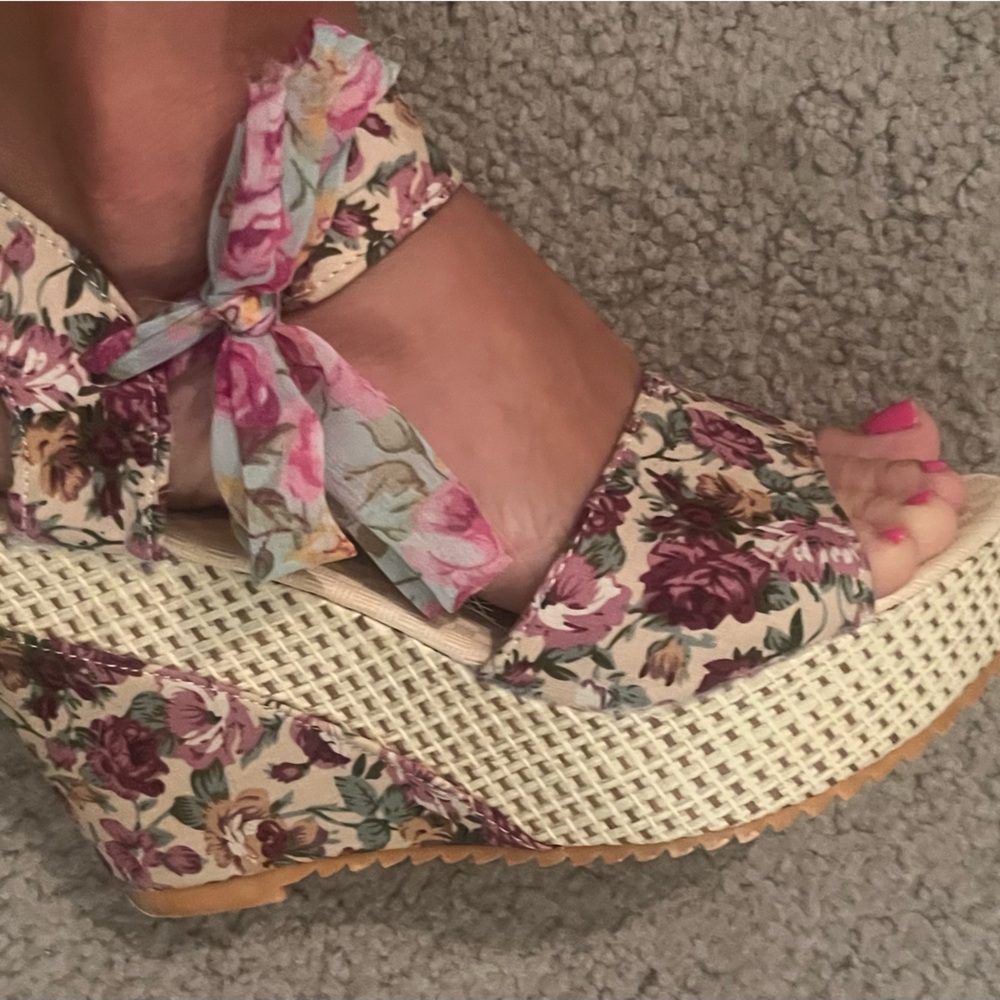 Floral platform heels